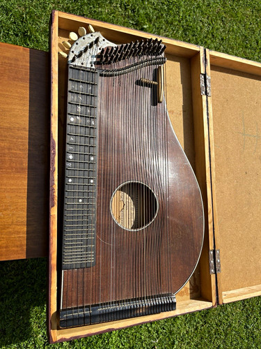 Zither saiteninstrument aus - zither,